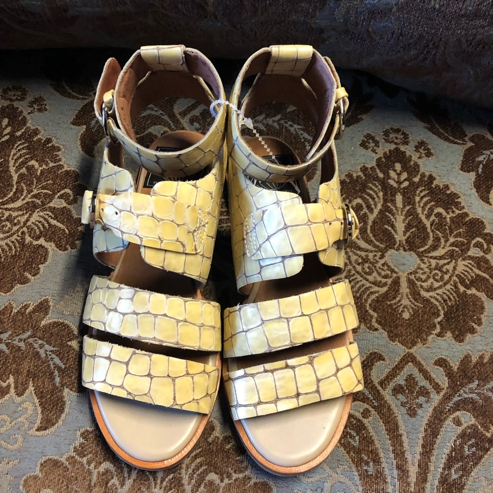 Vintage by Jeffrey Campbell